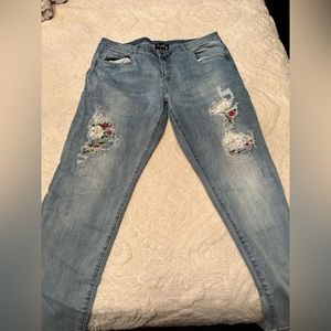 Joseph Ribkoff Skinny jeans with beading and distressing